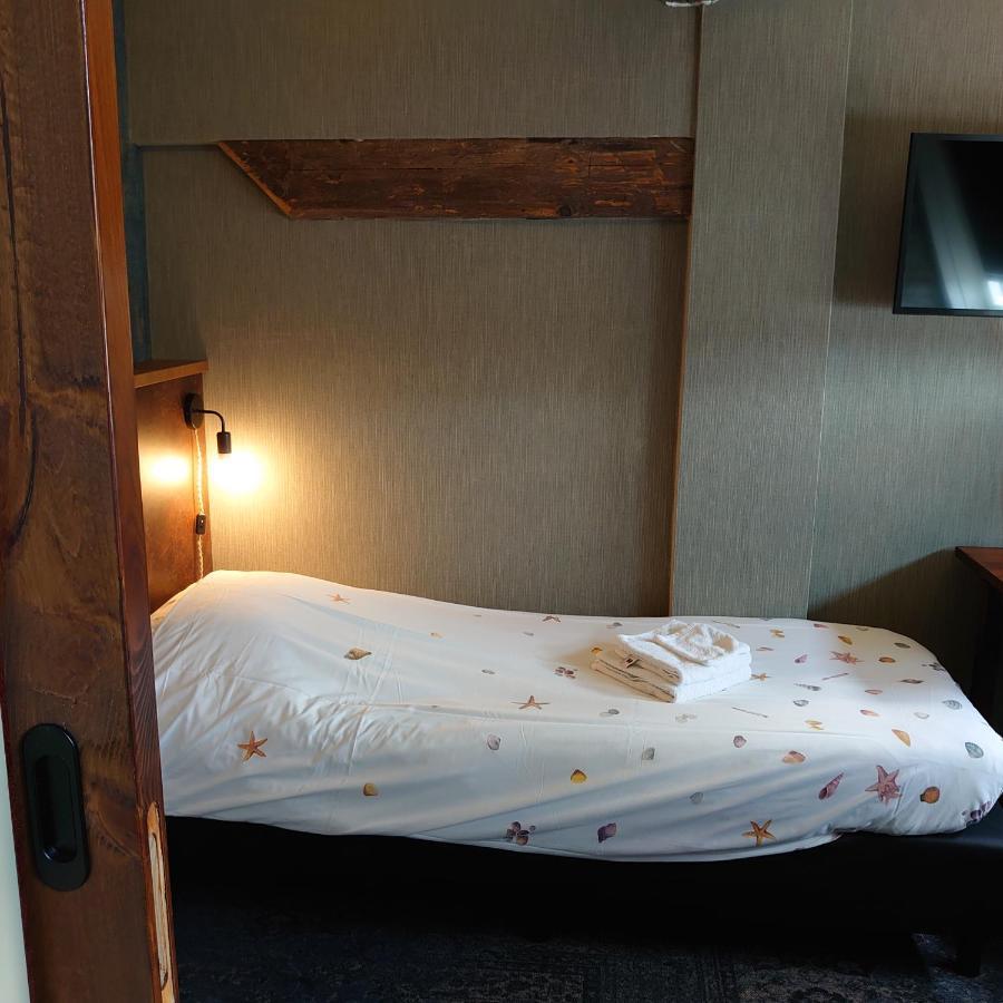 De Cyprian Bed & Breakfast Kaard Экстерьер фото